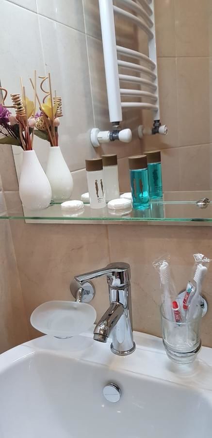Отель Hotel Laura Тбилиси-16